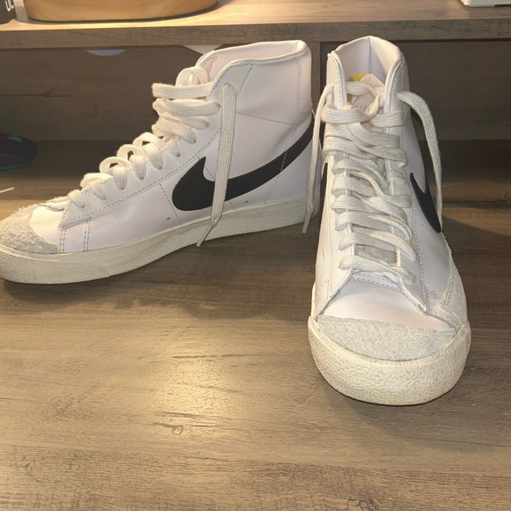 WOMEN'S NIKE BLAZER MID '77 CASUAL SHOES